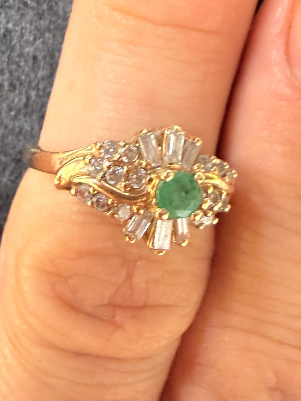 Vintage 1980s Ballerina 10kt Gold Emerald & Diamond Cluster Ring ACC8 .95 ctw - Picture 8 of 17